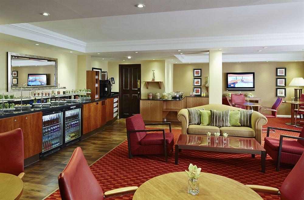 Delta Hotels By Marriott Heathrow Windsor Zewnętrze zdjęcie