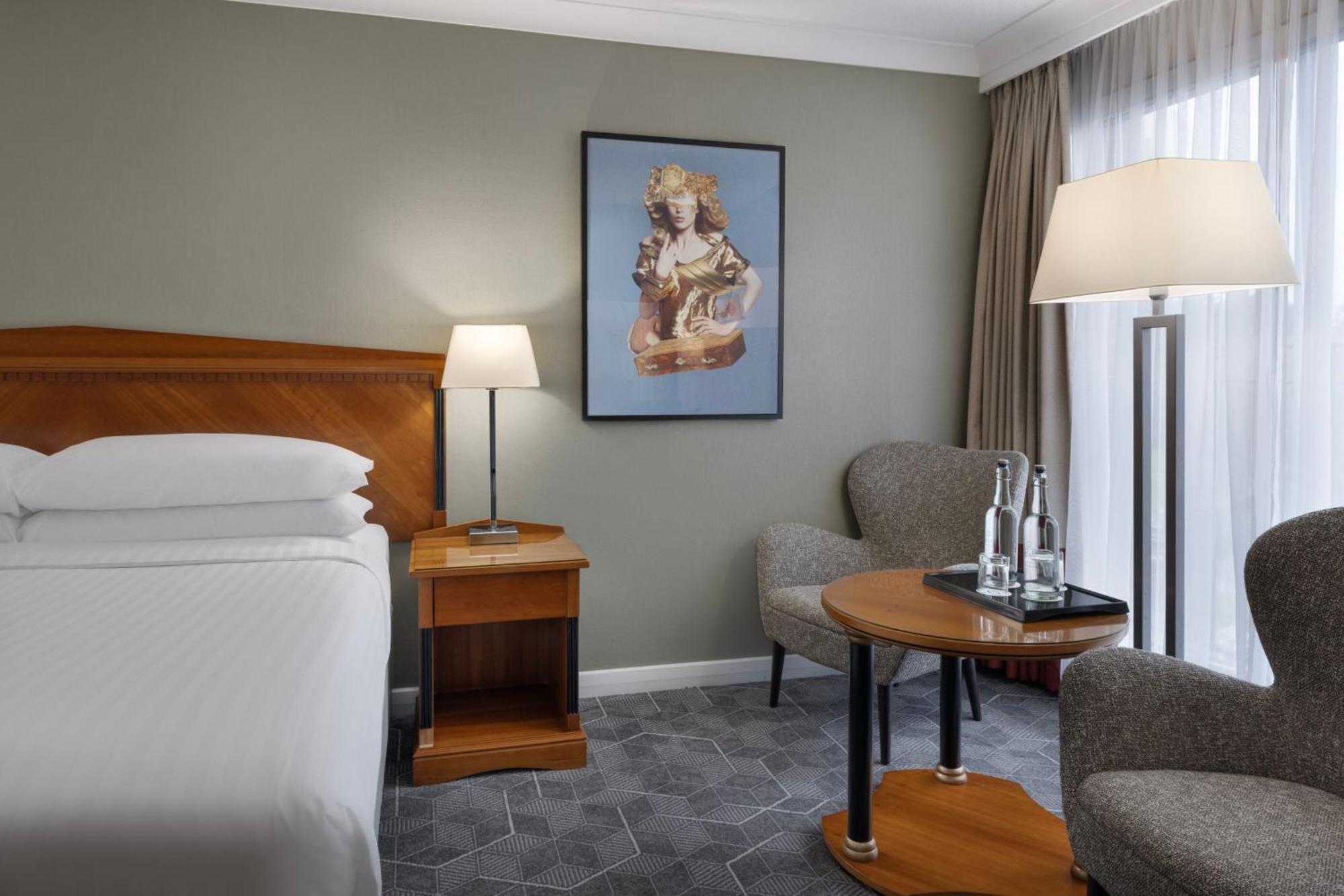 Delta Hotels By Marriott Heathrow Windsor Zewnętrze zdjęcie