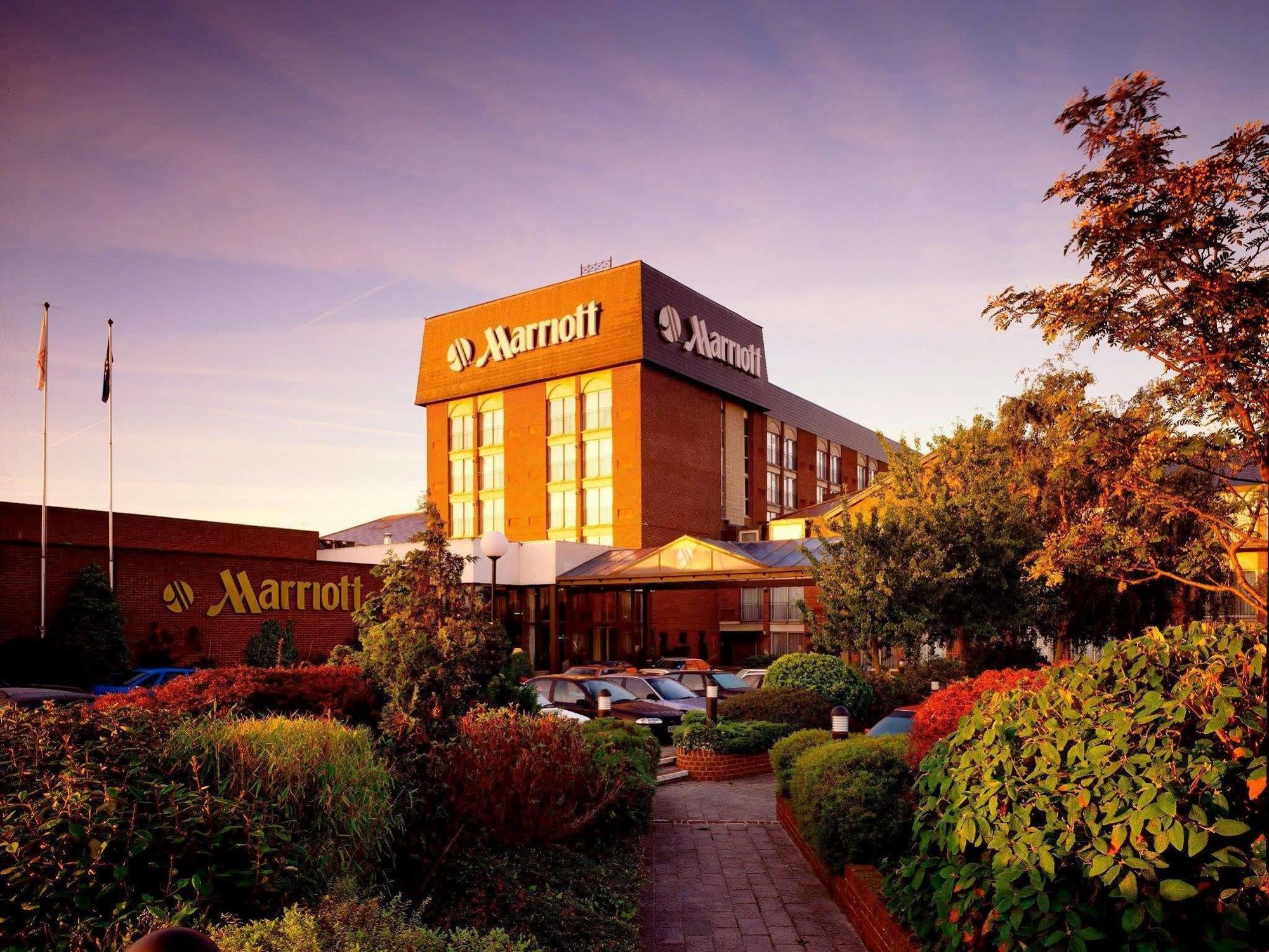 Delta Hotels By Marriott Heathrow Windsor Zewnętrze zdjęcie